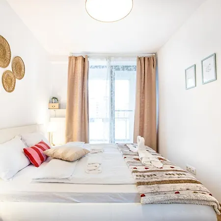Emerald View Apartment *